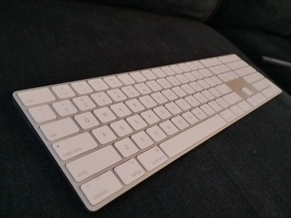 Apple "Magic" Wireless Keyboard