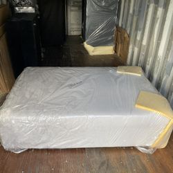 VELVET OTTOMAN- OTTOMAN 