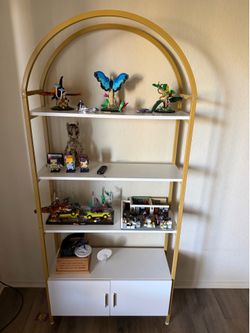 Arched display unit