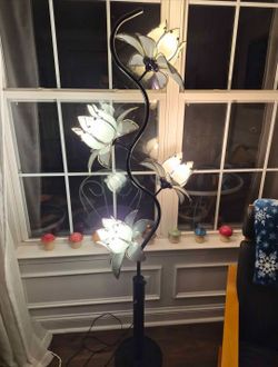Vintage lamp. Delivery Available