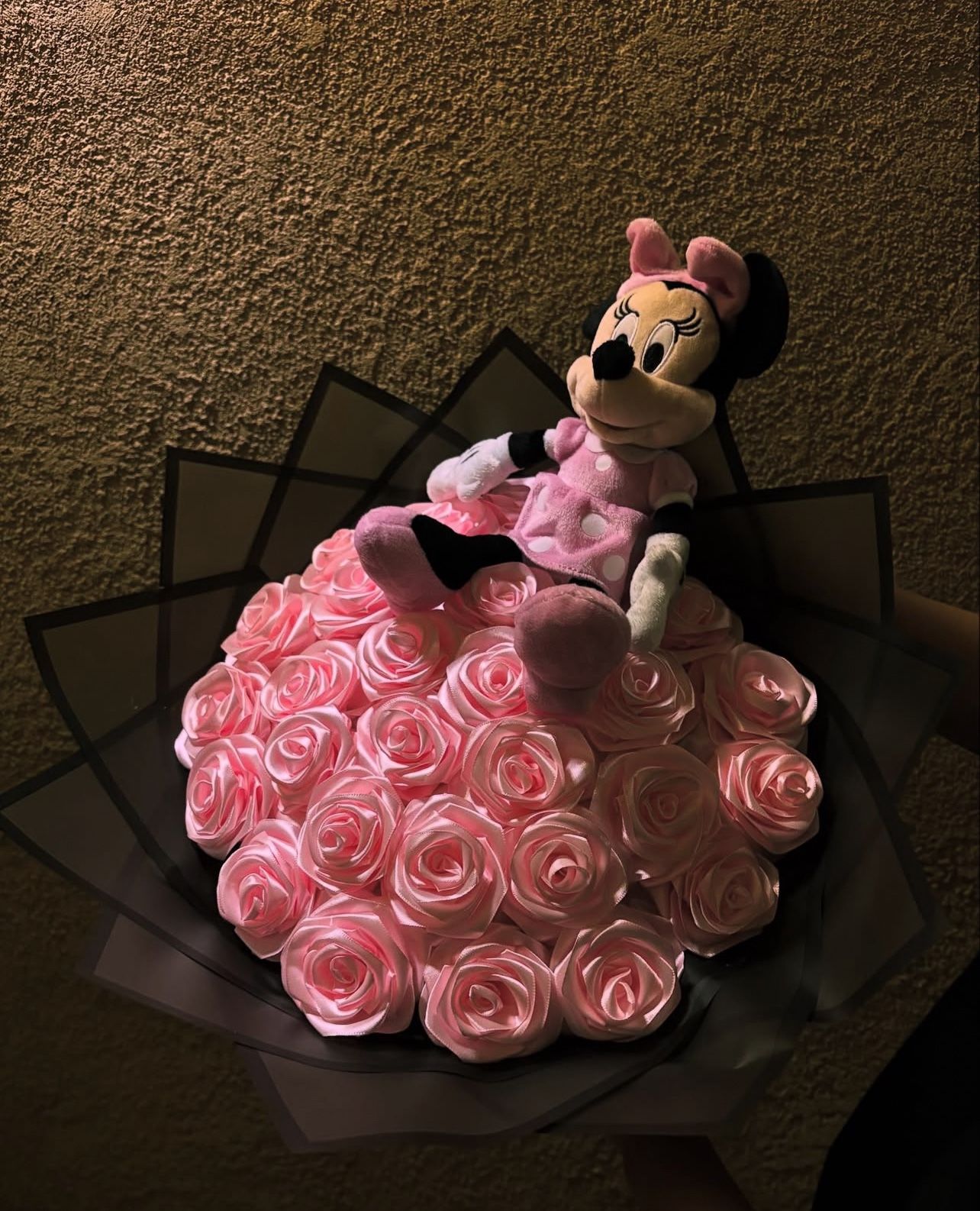πΈ Handmade Pink Minnie Mouse Eternal Bouquet β 25 Roses πΈ
