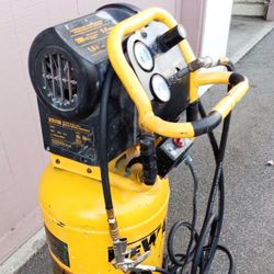 DEWALT D55168 ELECTRIC 15 GALLON WHEELED COMPRESSOR
