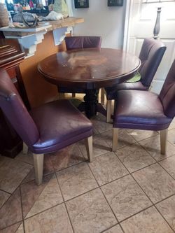 Card table with 4 leather chairs in best condition