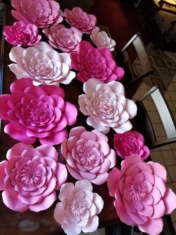 Paper flowers and paper roses. Flores de papel