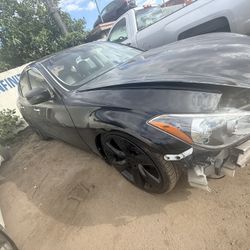 2011-2013 INFINITI  M37 FOR PARTS ONLY 
