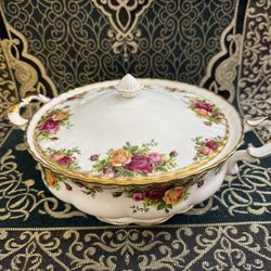 Royal Albert “Old Country Roses” Large Covered Serving Bowl