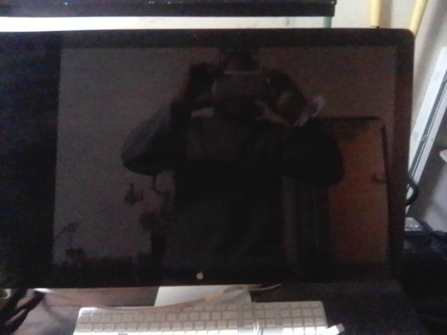 Apple Monitor And Keyboard