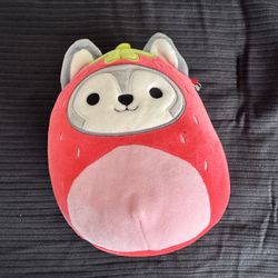 squishmallow — Strawberry Wolf