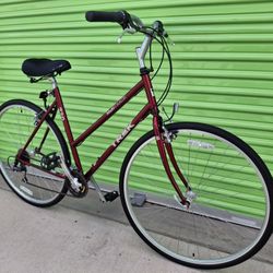 TREK HYBRID 21 SPEEDS TIRE 700C SIZE M LIKE NEW 