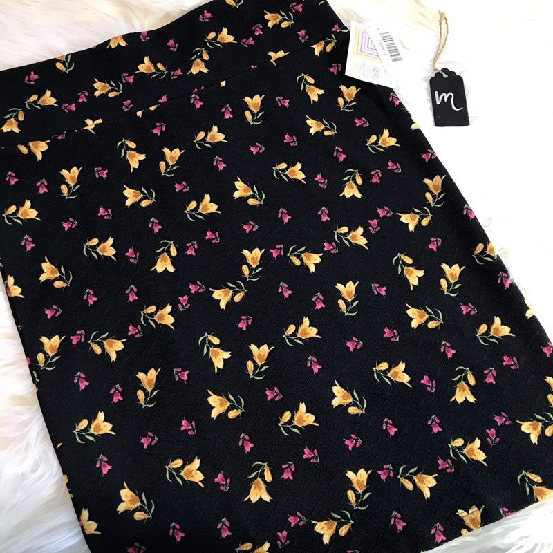 Beautiful Lularoe Cassie Skirt size Medium - NEW! $35