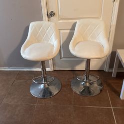 2 Bar stools 