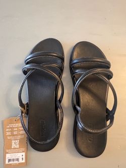 Olukai- new size 9