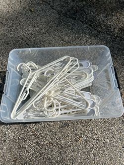 56 Plastic Clothes Hangers