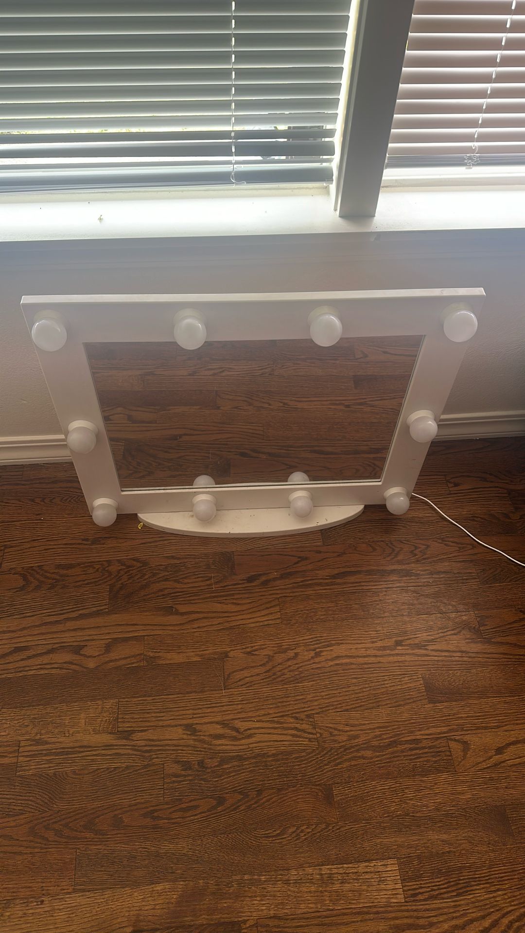 Vanity mirror