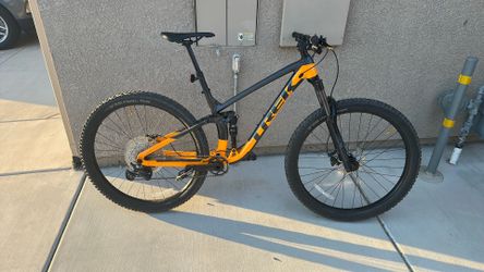 M/L 2022 Trek Fuel EX 5