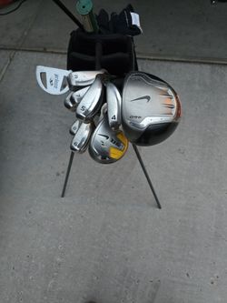 VINTAGE NIKE GOLF CLUBS 550