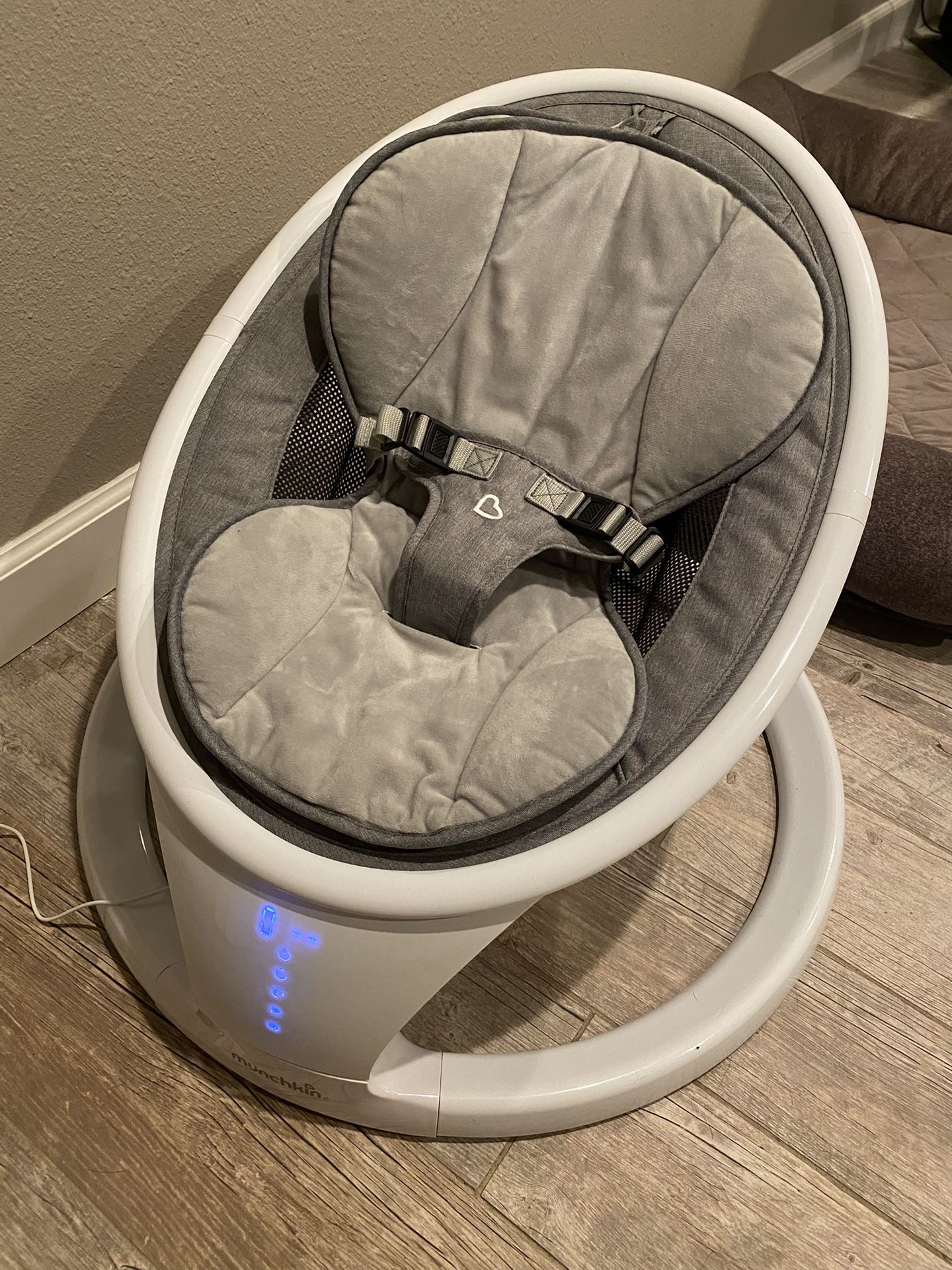 Munchkin Bluetooth Enabled Baby Swing