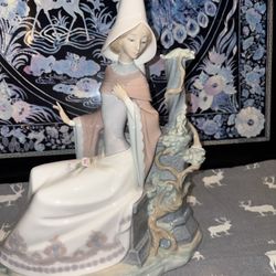Lladro 14 Inch Porcelain Medieval Figurine Flawed