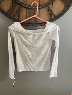 Gray Ribbed Off-Shoulder Long Sleeve Crop Top