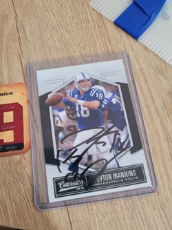 2009-2010 Panini Classics Autographed Peyton Manning Card
