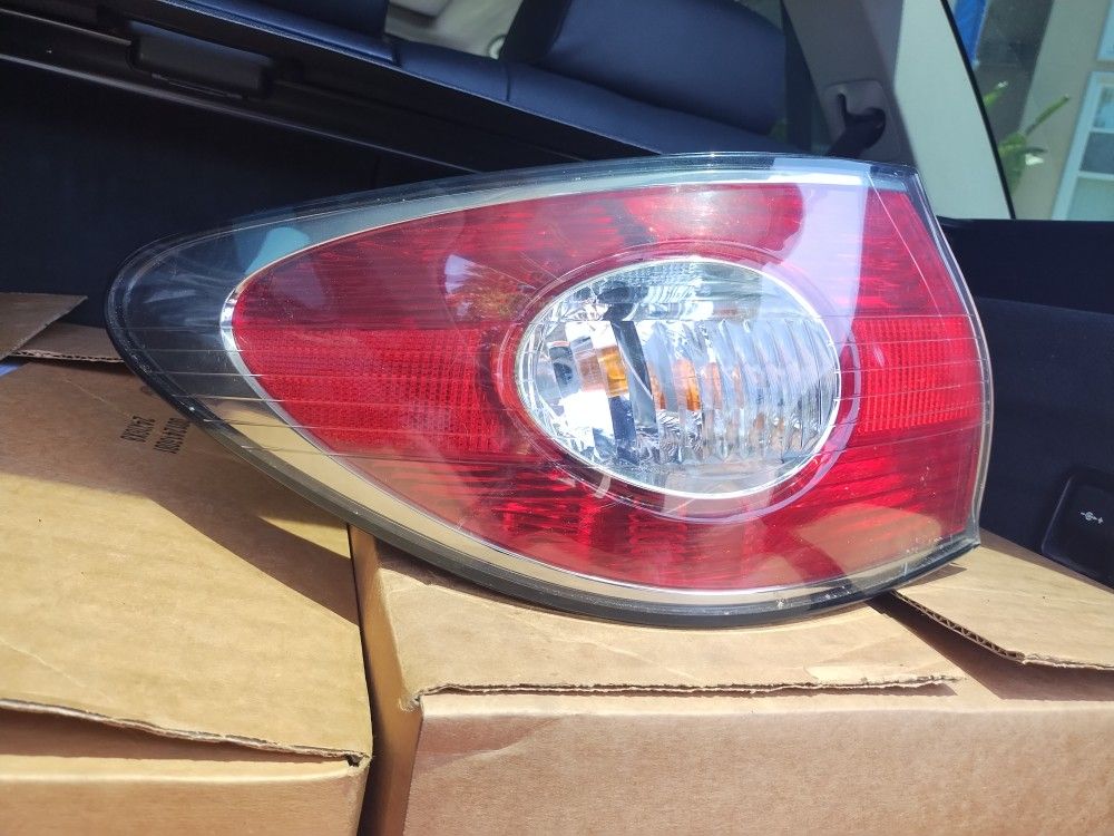 Lexus ES Tail Light