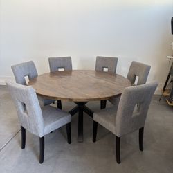60” Round Dinning Table And Chairs 