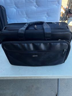 Solo New York Classic 16-inch retractable shoulder strap portfolio