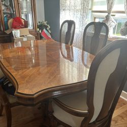 Dinning Table And Chairs  With Or Without China Cabinet