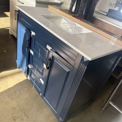 42 in. Single Sink Freestanding Navy Bath Vanity with White Marble Top (Assembled)