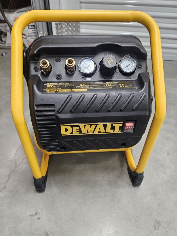 Dewalt 2.5 gal. Air Compressor