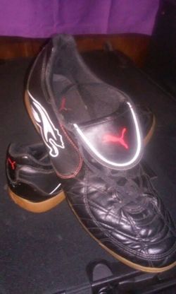 PUMA Mens black leather