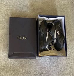 Dior B22 Size 8