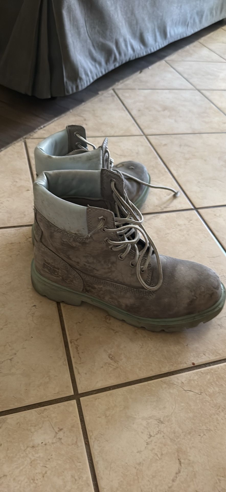 Timberlands Men’s Size 9