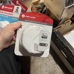 BRAND NEW First Alert 10 Year Battery-Powered Ionization Smoke and Carbon Monoxide Detector 1 each