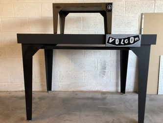 Display Table with hanger bar