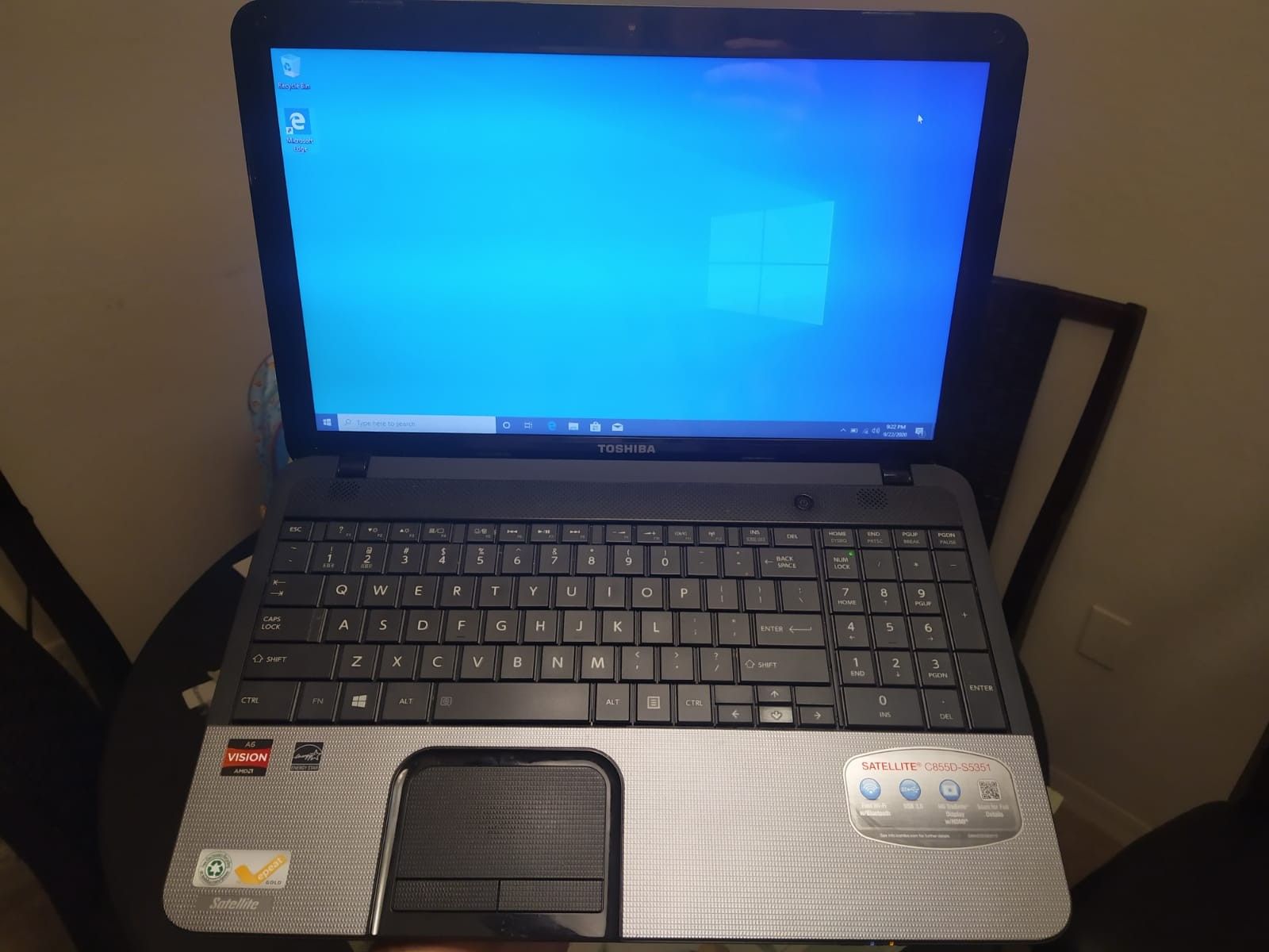 Toshiba Satellite C855D-S5351 Laptop Computer 15.6" Screen, AMD A6, 4GB Ram & 147GB Hard Drive