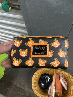 Loungefly Disney MICKEY PUMPKIN MICK O LANTERN Wallet Glow In The Dark!