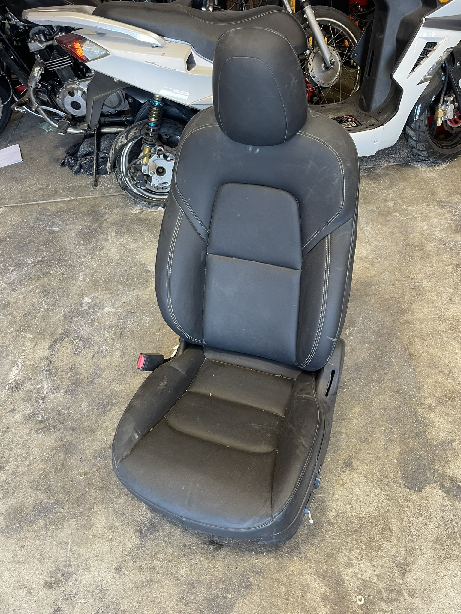 2022 Tesla 3 Front Driver Seat