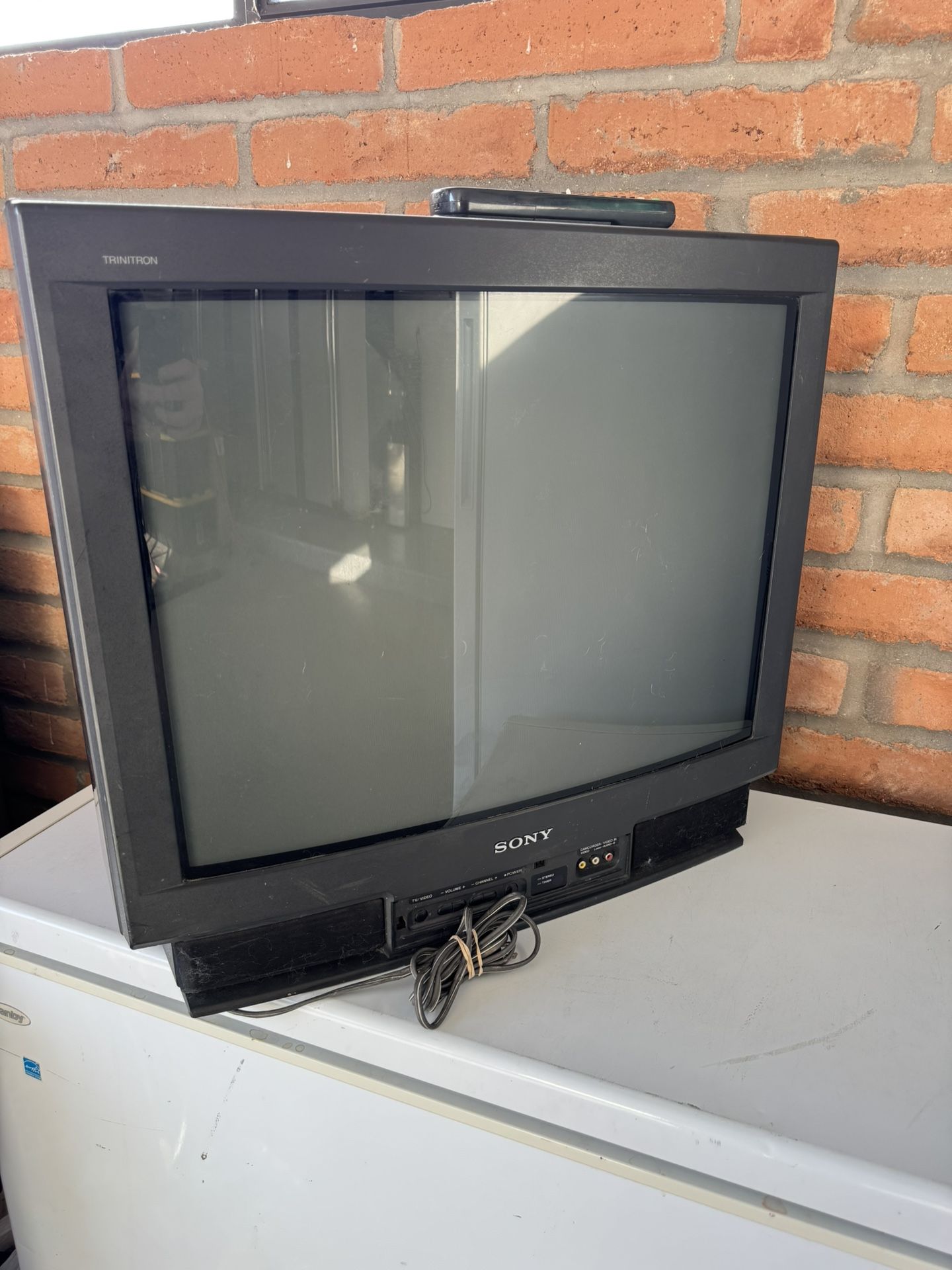 CRT-TV Sony Trinitron - Model No. KV-27TS31