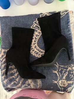 Size 7 black boots / cute GUC unbranded