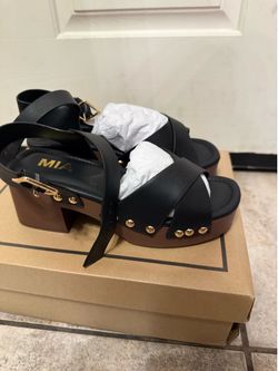 Mia Finna platform sandals