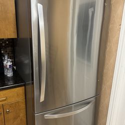 Refrigerator LG