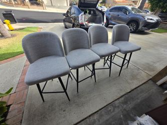 SET OF 4 GREAT CONDITION BAR CHAIR STOOL WITH SWIVEL