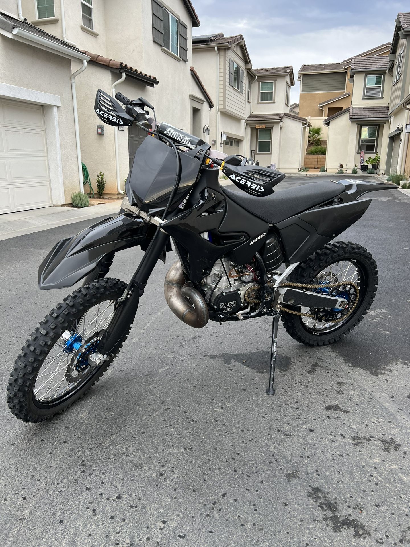 2002 YZ250