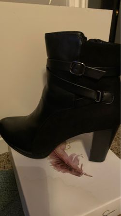 Black short boot