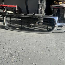 99 GMC Sierra Grill