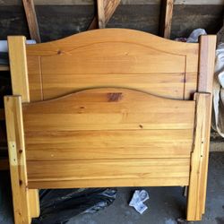 Solid Wood Twin Bed With Drawers