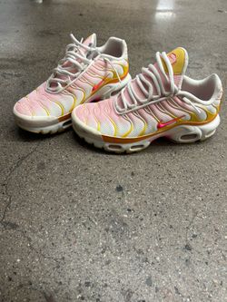 Women’s 8.5 Nike