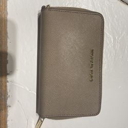 TAN AUTHENTIC MICHAEL KORS WALLET