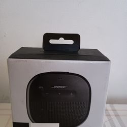 SoundLink micro Bose speaker Bluetooth  black  durable silicone strap waterproof 